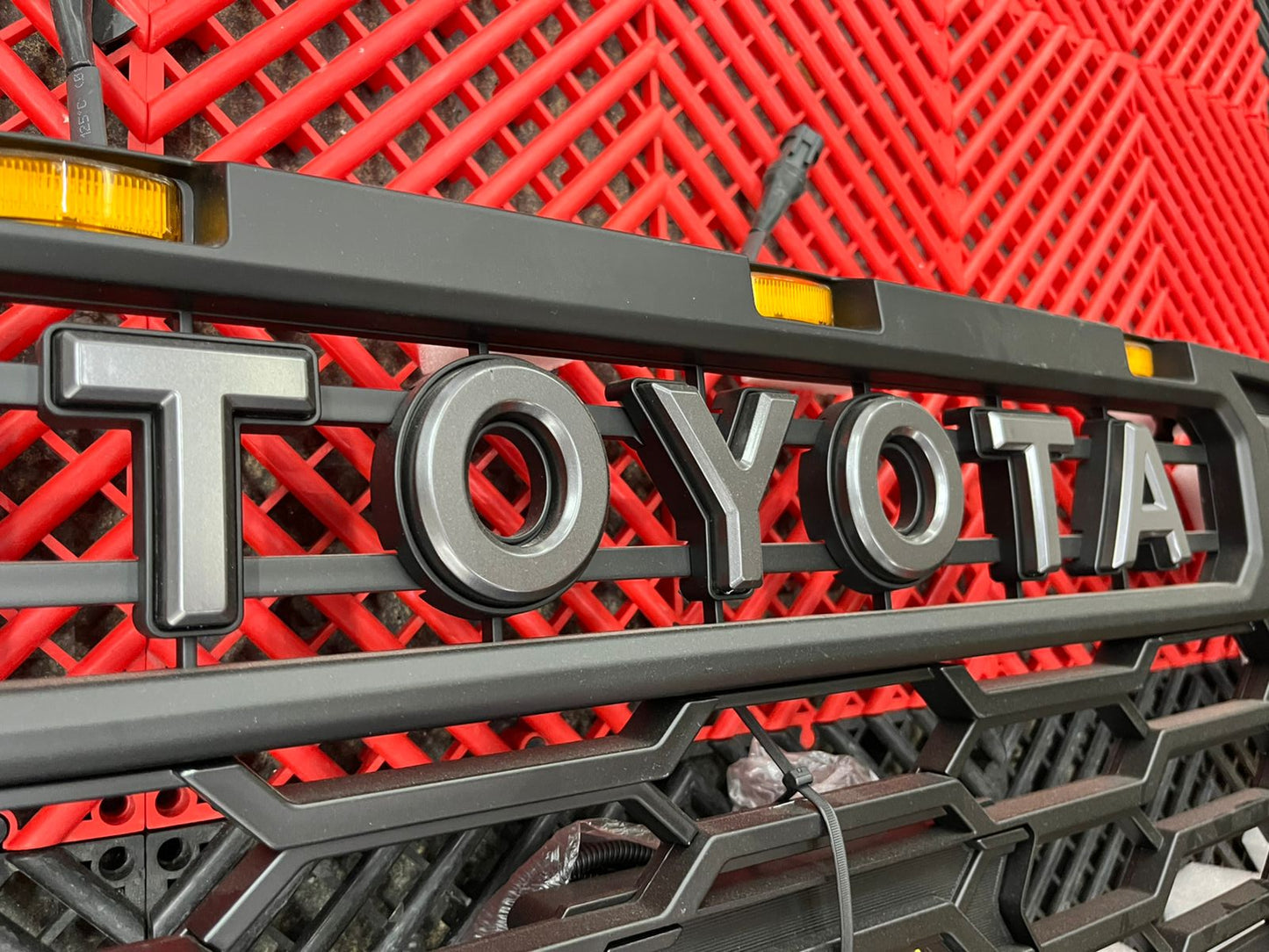 Parrilla Premium para Tacoma 2016–2023 con Luz LED Integrada