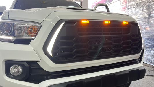 Parrilla Tacoma con luz de día ámbar/blanca letras TOYOTA 2016 - 2023