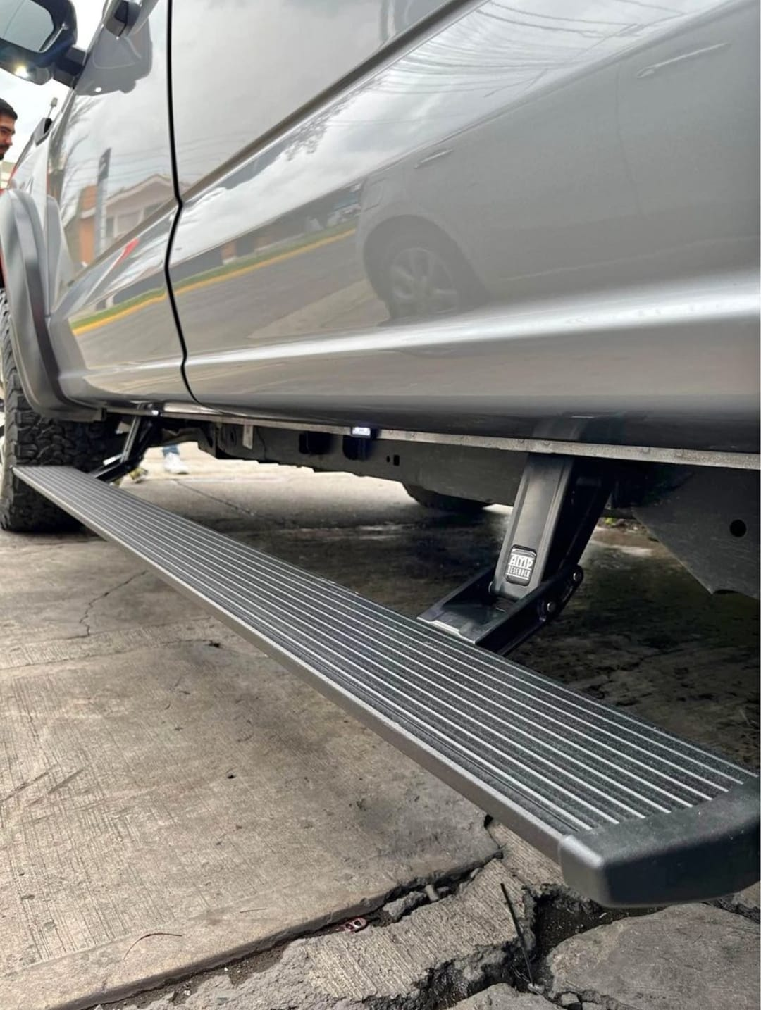 Estribo eléctrico para Np300/ Frontier 2016 - 2023