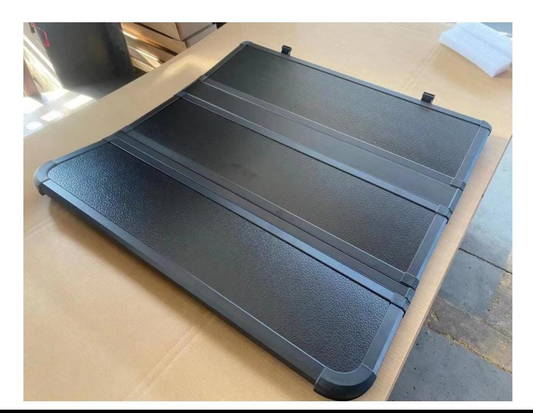 TR-63 TAPA RIGIDA HILUX 16-24 CON LED 2.0